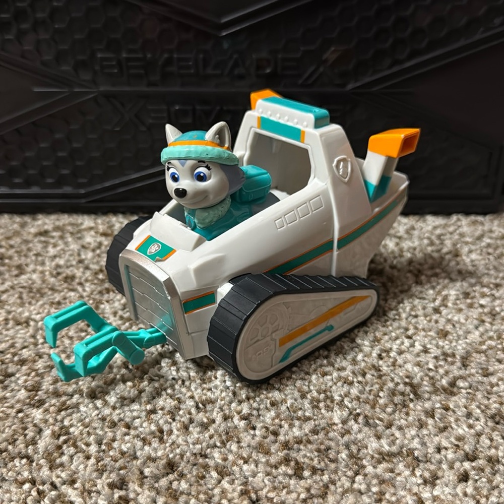 Paw Patrol Everest Figure and Car